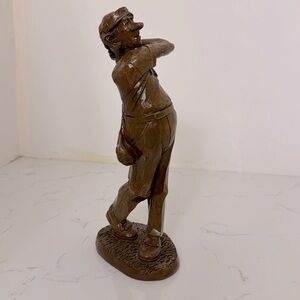 Evergreen Designs. Morehead City NC carved golfer statue